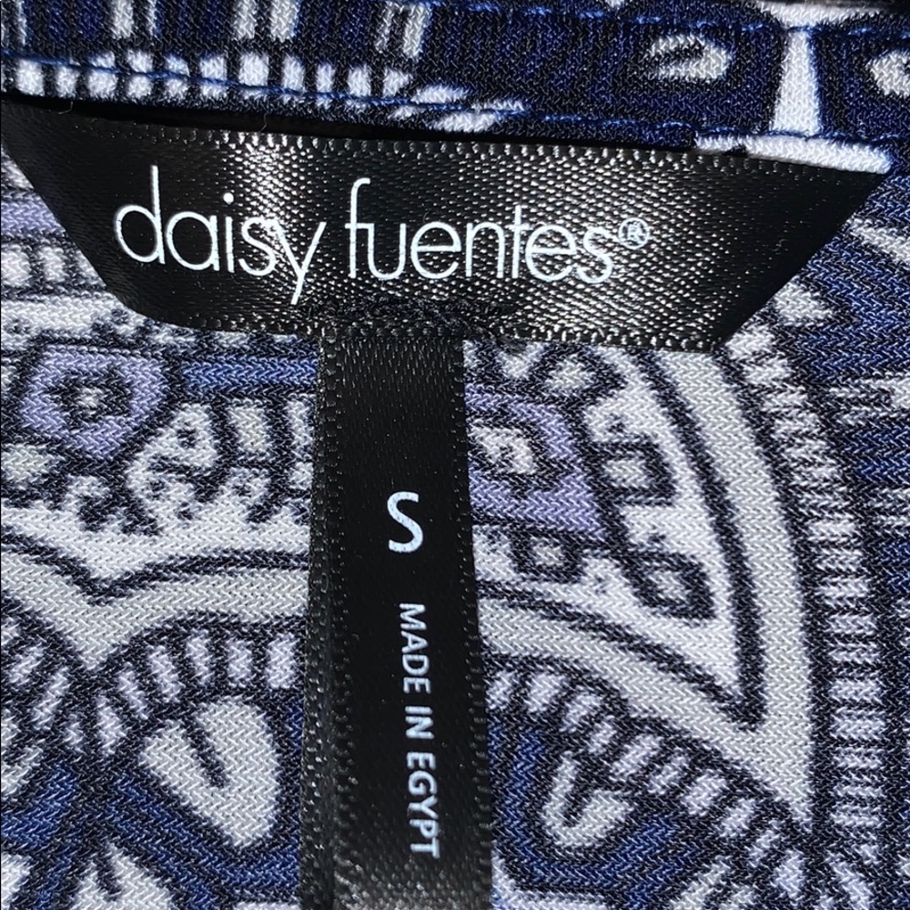 💜V-Neck Paisley Sleeveless Top💙 - Picture 4 of 8